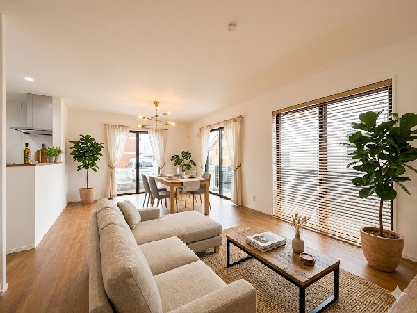 ■リビング■  本画像はAIがCGで家具作成しており、実際の現地に家具は設置されておりません。また、販売価格に家具等は含まれておりません。