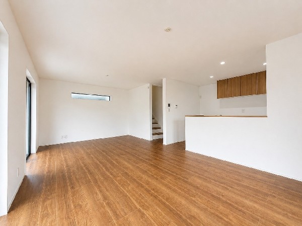 オープンでのびやかな空間を生み出す、こだわりの広がりとゆとり。家族と過ごす時間を大切にしたい方にぴったりの明るくゆとりある住空間です。