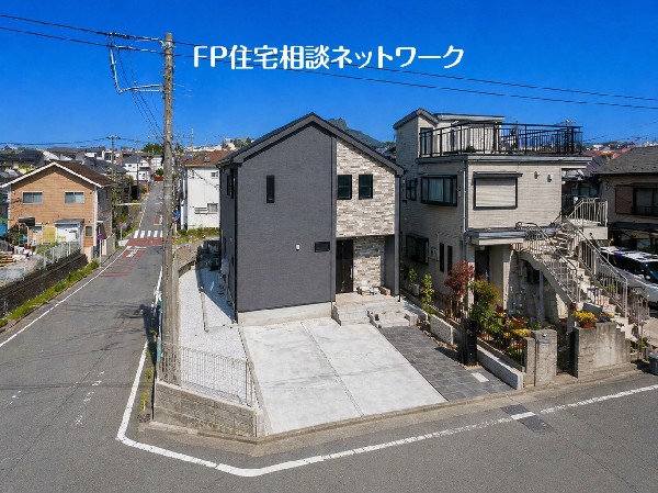 外観:閑静な住宅地で子育て家族にピッタリ。毎日のお散歩も快適な緑に恵まれたエリアで、自然に包まれた穏やかな暮らしを実現するための、ゆとりある住環境が整っています。