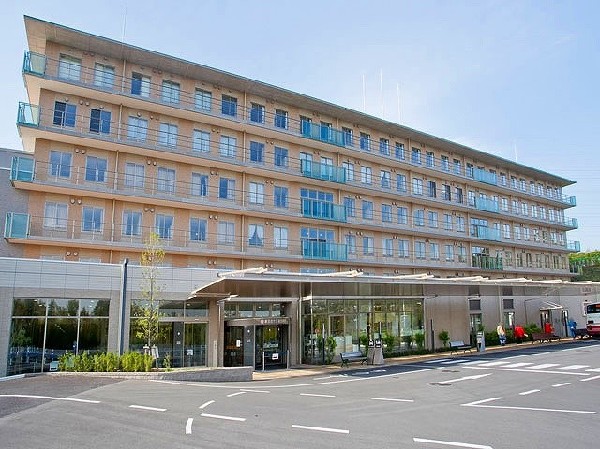 周辺環境:新百合ヶ丘総合病院( 先端医療サービスを実践し、病気の予防・早期発見・治療に努めてまいります。)