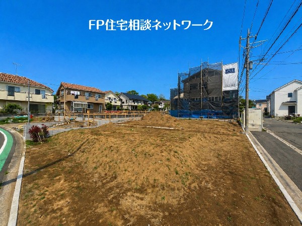 外観:四季を通じて自然と触れ合えるスポットが周辺には盛りだくさん！お散歩やジョギング、週末のご家族での遊びに最適です。暮らしの夢を育む理想の住まいがここにはあります。