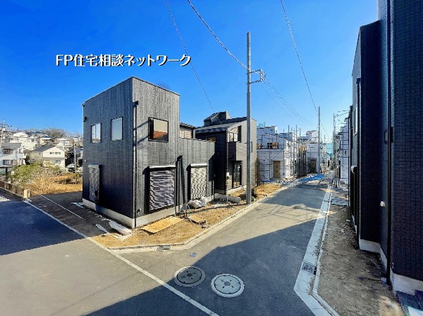 外観:【類似外観同仕様】施工例のため分譲中の建物とは外壁、屋根開口部等の形状・仕様が異なります。
