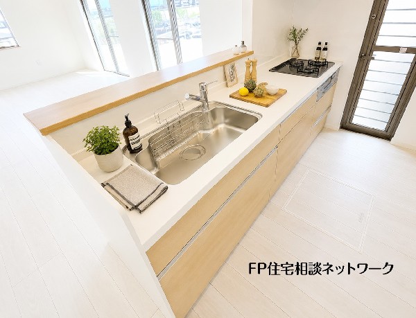【キッチン】本画像はAIがCGで家具を作成しており、実際の現地に家具は設置されておりません。また、販売価格に家具等は含まれておりません。