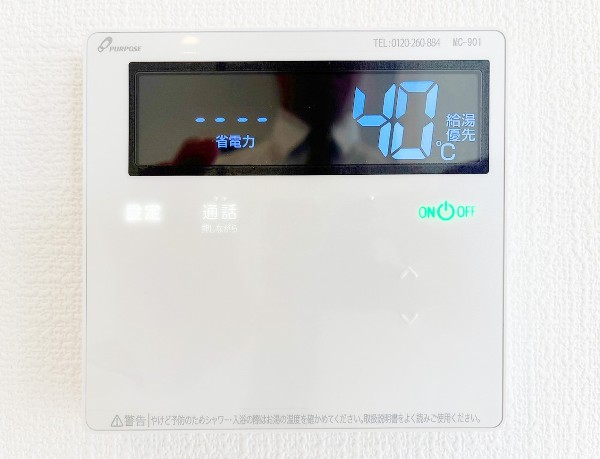 同仕様設備：「省エネ給湯器」　従来型より熱効率が高く、少ない燃料でたくさんのお湯を沸かすことが出来る給湯器。