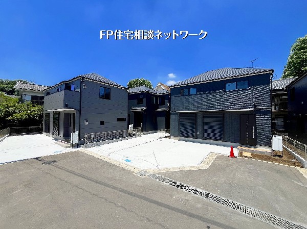 外観:【類似外観同仕様】施工例のため分譲中の建物とは外壁、屋根開口部等の形状・仕様が異なります。