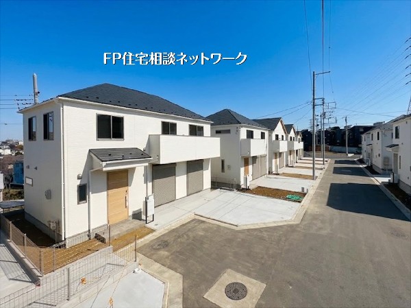 外観:【類似外観同仕様】施工例のため分譲中の建物とは外壁、屋根開口部等の形状・仕様が異なります。