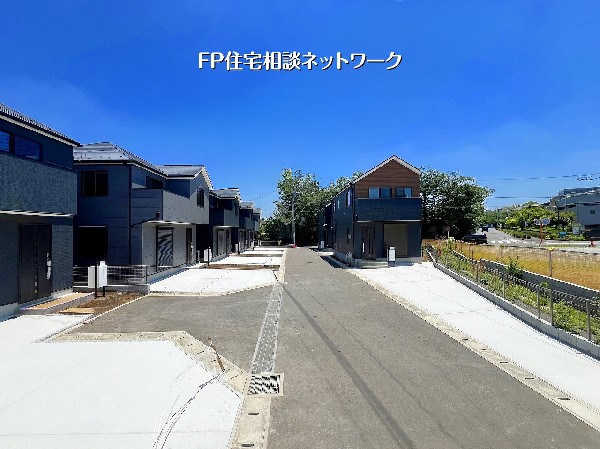 外観:【類似外観同仕様】施工例のため分譲中の建物とは外壁、屋根開口部等の形状・仕様が異なります。