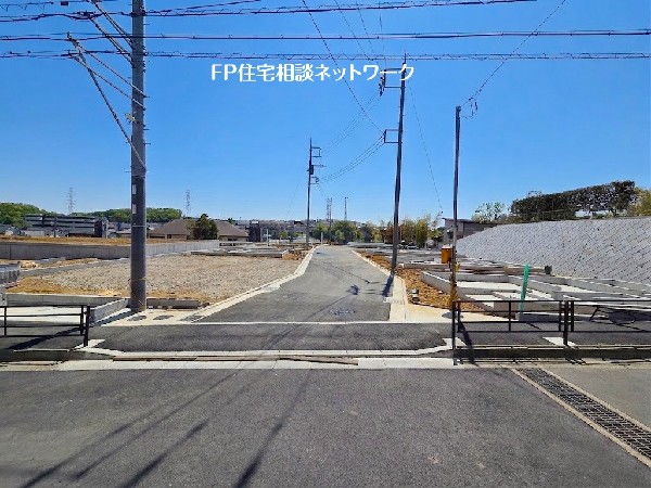 外観:全21棟の大型分譲地！大通りから1本入った2階建てが建並ぶ閑静な住宅街に位置し静かな日常を送る事の出来る住環境です。