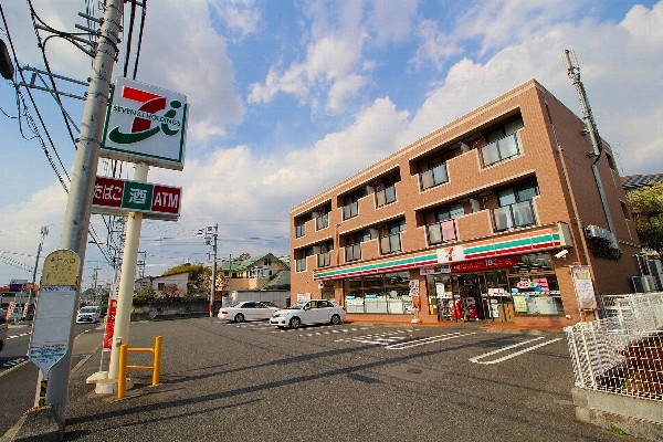 周辺環境:セブンイレブン町田金井入口店(セブンミール、お弁当に定評のあるセブンイレブン、コンビニエンスの最大手ですね。)