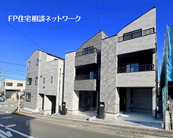 外観:【類似外観同仕様】施工例のため分譲中の建物とは外壁、屋根開口部等の形状・【類似外観同仕様】施工例のため分譲中の建物とは外壁、屋根開口部等の形状・仕様が異なります。仕様が異なります。