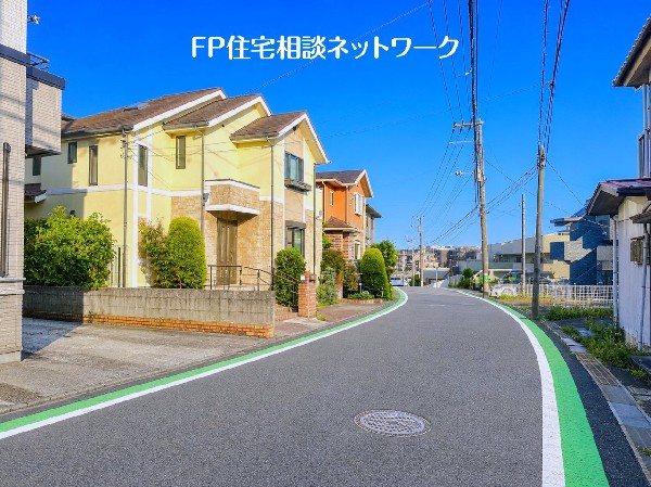 外観:閑静な住宅地で子育て家族にピッタリ。毎日のお散歩も快適な緑に恵まれたエリアで、自然に包まれた穏やかな暮らしを実現するための、ゆとりある住環境が整っています。