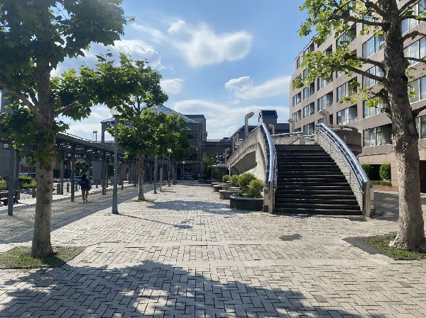 周辺環境:中川駅(あざみ野駅まで1駅約3分、横浜駅まで約22分。「東京都市大横浜キャンパス前」という副名称があります。)
