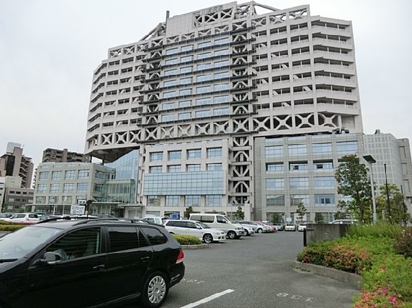 周辺環境:川崎市立川崎病院(川崎市病院事業の設置等に関する条例に基づき設置された川崎市の市立病院である。)