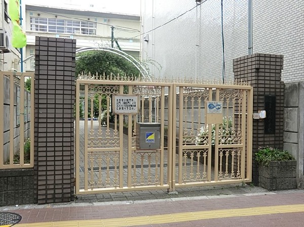 周辺環境:宮前小学校(かかわる力と豊かな心を持つ、たくましい子の育成をめざして　正しく、楽しく、たくましく)