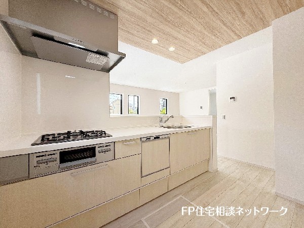 毎日使うキッチンが綺麗で清潔ならお料理を作るのも楽しくなりますよね。機能性とデザイン性を兼ね備えた嬉しいキッチン。