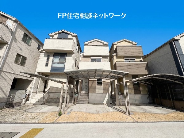 外観:3路線利用可能なターミナル駅「溝の口」も徒歩13分で利用可能な好立地！リフォーム済ですのでそのままの状態でお住いになる事が出来ます。