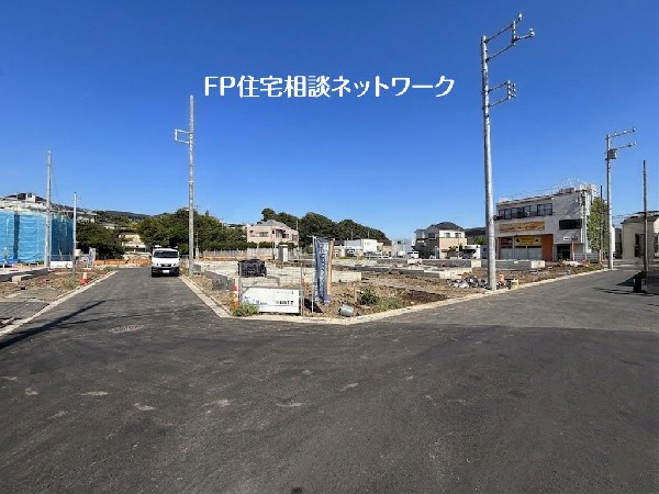 外観:周辺環境:は閑静な住宅街で、日当たりも良く、新しい生活を始める場所として理想的です。理想のマイホーム建築に向けた第一歩を、この開放感あふれる土地から始めてみませんか。