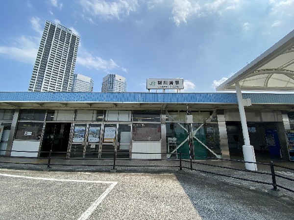 周辺環境:新川崎駅　(横須賀線と湘南新宿ラインが乗り入れる、利便性の高い駅です。生活に必要な施設も充実しており、近年住みよい街として人気が高まっています。)
