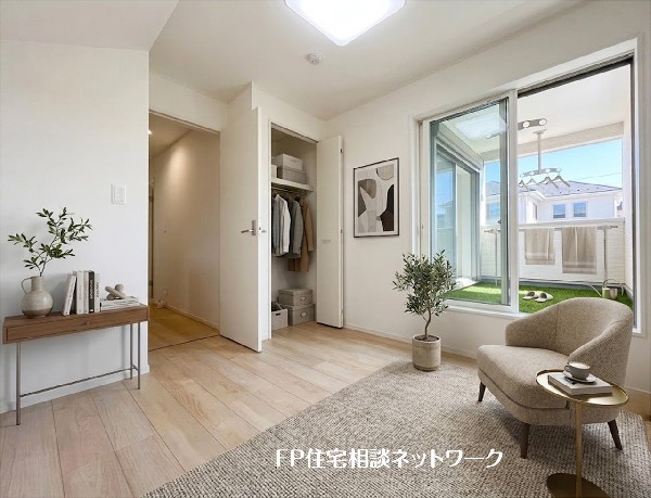 【洋室│4.7帖】  本画像はAIがCGで家具を作成しており、実際の現地に家具は設置されておりません。また、販売価格に家具等は含まれておりません。