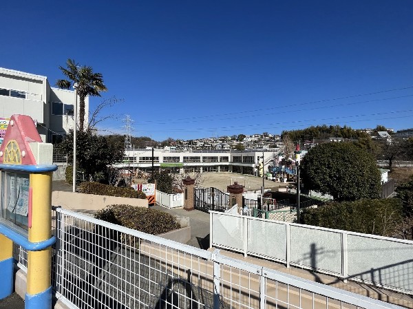 周辺環境:鶴川若竹幼稚園　(体を鍛えることで、諦めない心と自信を育てる幼稚園です。)