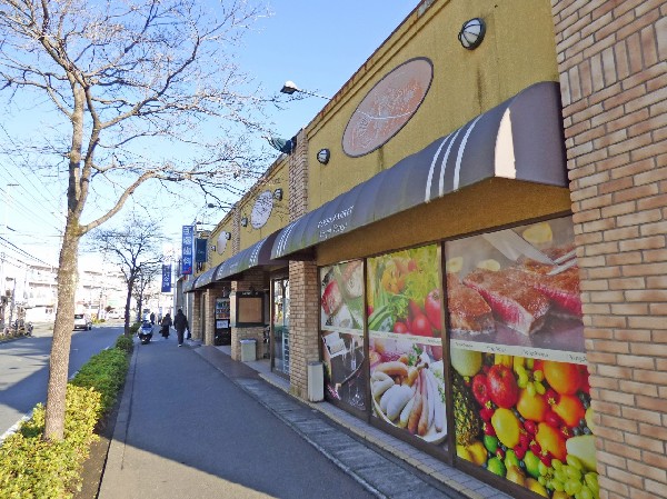 周辺環境:フレスコ ベンガベンガ 長沢店　(食の安全・安心はもちろん、旬や美味しさへのこだわりを持ち続け、地域のお客様へ「おいしい毎日」をお届けいたします。)
