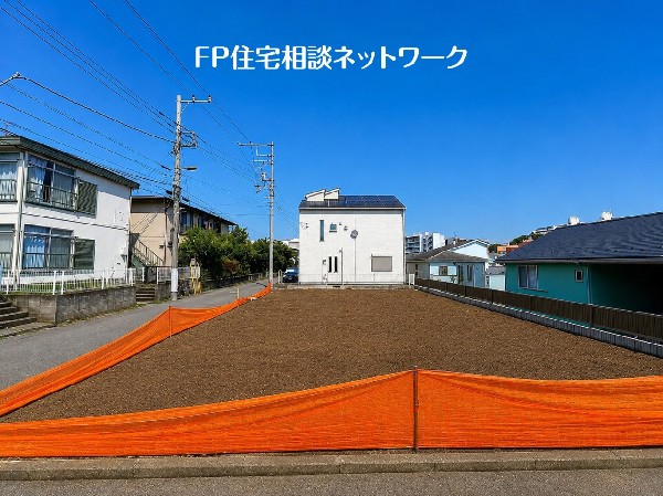 外観:四季を通じて自然と触れ合えるスポットが周辺には盛りだくさん！お散歩やジョギング、週末のご家族での遊びに最適です。目の前に広がる開放感とゆとり、暮らしの夢を育む理想の住まいがここにはあります。