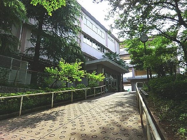 周辺環境:西生田中学校(成長の過程でより濃い時間を過ごす3年間。お子様にとって、とても大切な思い出となるはずです。)