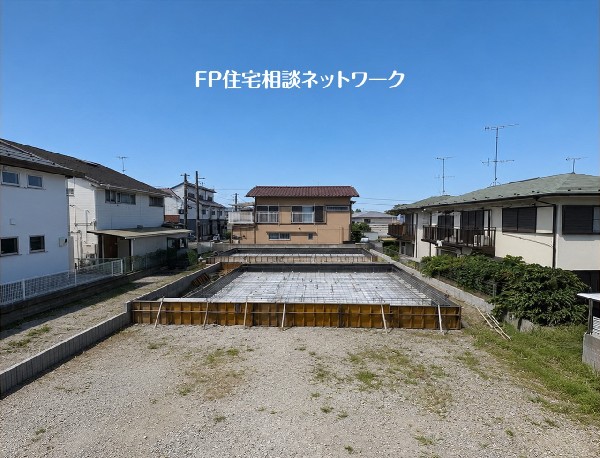 外観:幹線道路の喧騒から離れた、落ち着いた街並み。大通りから一歩奥に入った、心地よい静寂に包まれた閑静な住宅街。