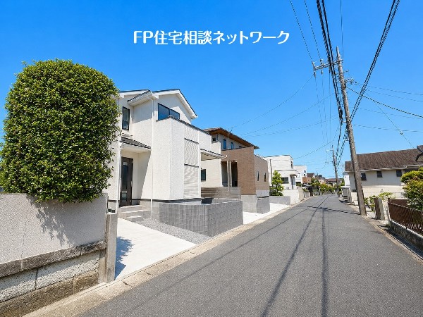 外観:閑静な住宅地で子育て家族にピッタリ。毎日のお散歩も快適な緑に恵まれたエリアで、自然に包まれた穏やかな暮らしを実現するための、ゆとりある住環境が整っています。