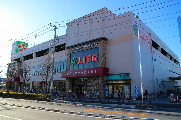 周辺環境:ライフ子母口店(営業時間は9時30分～24時。駐車場145台完備。イートインスペースにキッズスペースも完備しています！)