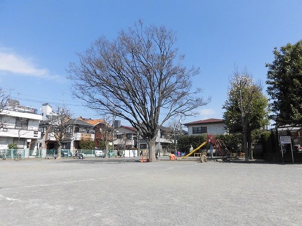 周辺環境:上小田中北公園(住宅街らしく近隣には公園が複数ありますので、お子様にも嬉しい住環境です。きっと、お気に入りの公園がみつかるはずです。)
