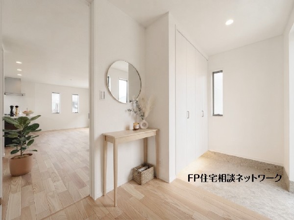 【玄関ホール】  本画像はAIがCGで家具を作成しており、実際の現地に家具は設置されておりません。また、販売価格に家具等は含まれておりません。