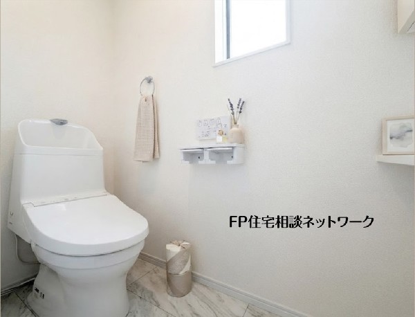 【トイレ】  本画像はAIがCGで小物を作成しており、実際の現地に小物は設置されておりません。また、販売価格に小物等は含まれておりません。