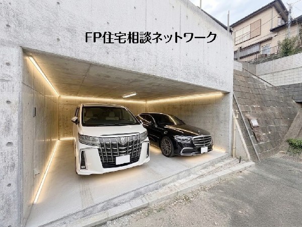 外観:【地下車庫】  本画像はAIがCGで車・ライトを作成しており、実際の現地に車・ライトは設置されておりません。また、販売価格に車・ライト等は含まれておりません。