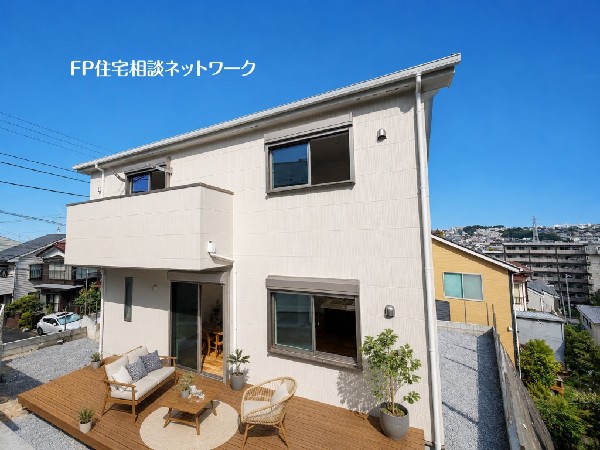 外観:【外観】  本画像はAIがCGで家具を作成しており、実際の現地に家具は設置されておりません。また、販売価格に家具等は含まれておりません。