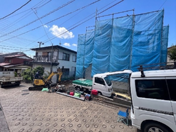 外観:現地外観写真（建築中/シート）