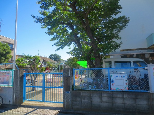 周辺環境:中原保育園 (武蔵小杉駅から徒歩5分の川崎市認可保育園。定員は約120名。18：30～19：00の延長保育も実施しています。)