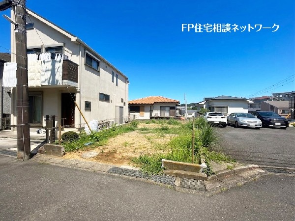 外観:商業施設が整うターミナル駅「新百合ヶ丘」駅まで徒歩13分の好立地！都内へのアクセスも良く、通勤・通学に便利な立地です。