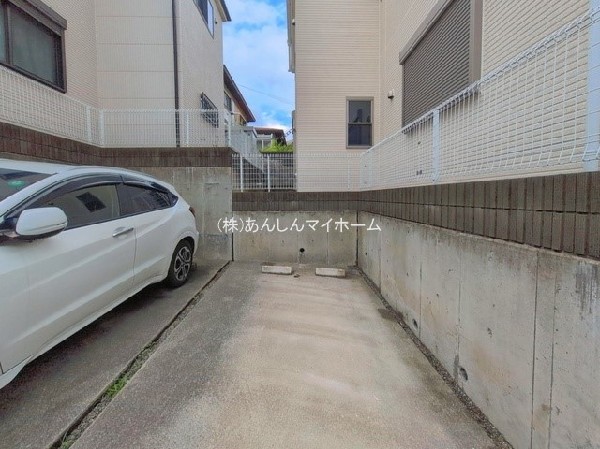 外観:現地写真（駐車場）