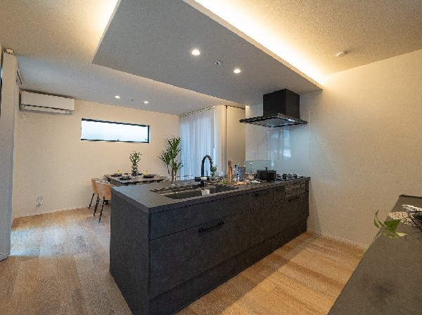 【プラン例　建物価格2400万円　建物面積100m2】  【Vivant標準装備　キッチン】  LIXIL　デックスオリジナルキッチン  