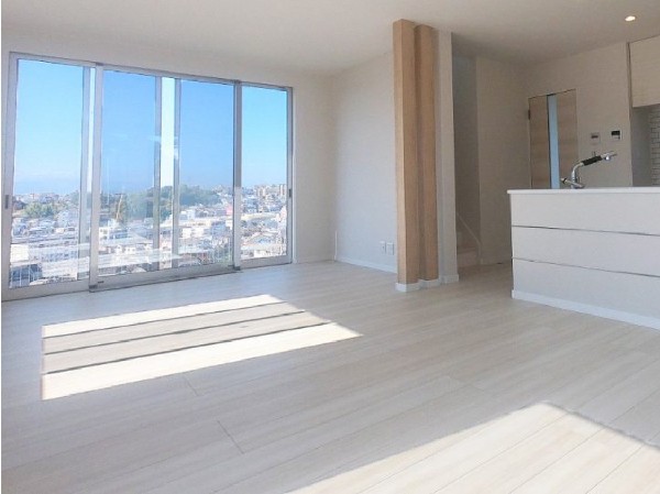 【プラン例　建物価格2400万円　建物面積100m2】  【Fredge標準装備　床材】  LIXIL ラシッサDフロア