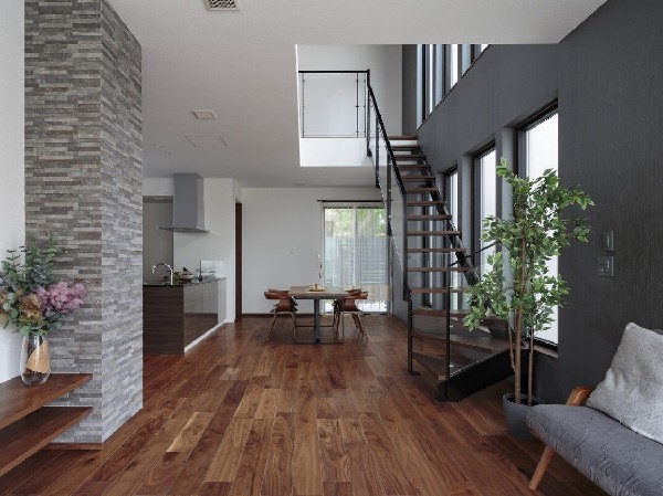 【プラン例　建物価格2400万円　建物面積100m2】  【Vivant標準装備　床材】  WOODTEC　ライブナチュラルプレミアム