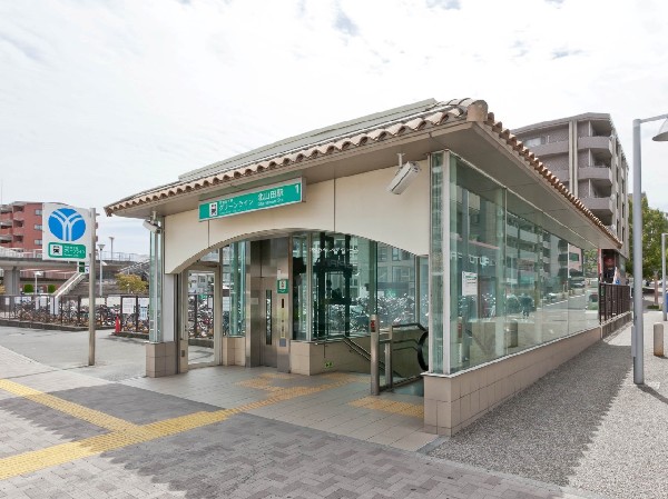 周辺環境:「北山田」駅(横浜方面や都内方面、どちらにもアクセス良好です。駅周辺には商業施設、少し離れると住宅街と、利便性と住環境のバランスが整うエリアです。)