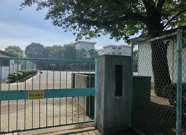 周辺環境:有馬小学校(学校教育目標は、明るい子、がんばる子、やさしい子、元気な子)