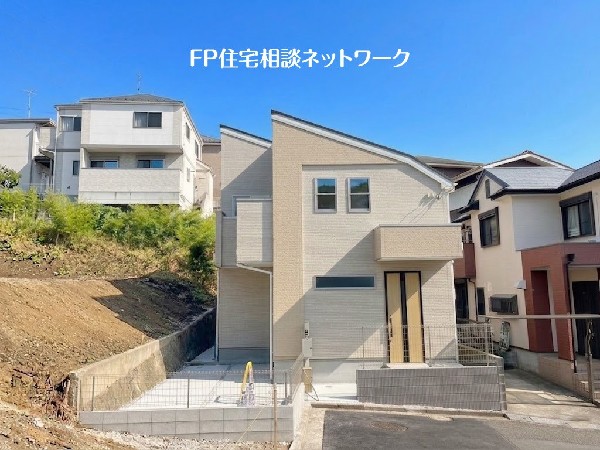 外観:【類似外観同仕様】施工例のため分譲中の建物とは外壁、屋根開口部等の形状・仕様が異なります。