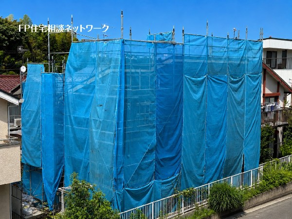 外観:全室南向きで、南側から太陽の日差しが降りそそぐ明るい住宅です。