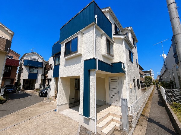 外観:閑静な住宅地で子育て家族にピッタリ。毎日のお散歩も快適な緑に恵まれたエリアで、自然に包まれた穏やかな暮らしを実現するための、ゆとりある住環境が整っています。