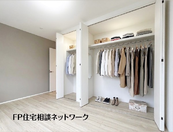 【収納】  本画像はAIがCGで小物を作成しており、実際の現地に小物は設置されておりません。また、販売価格に小物等は含まれておりません。