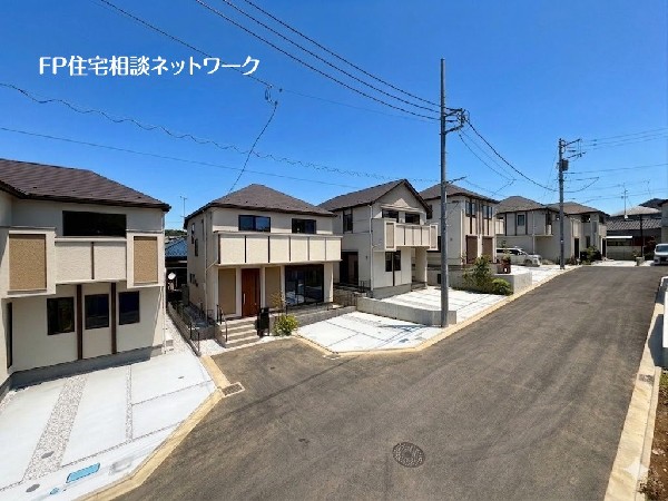 外観:【類似外観同仕様】施工例のため分譲中の建物とは外壁、屋根開口部等の形状・仕様が異なります。