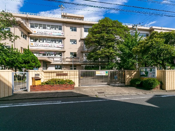 周辺環境:南大師中学校(成長の過程でより濃い時間を過ごす3年間。ここで過ごす時間は、お子様にとって、とても大切な思い出となるはずです。)